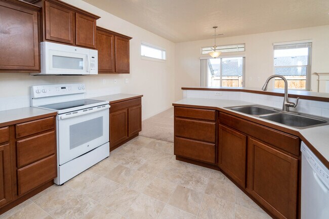 Building Photo - 3667 SW Pumice Stone Ave