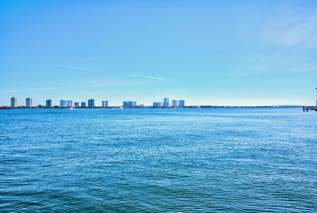 Building Photo - 100 Shore Ct