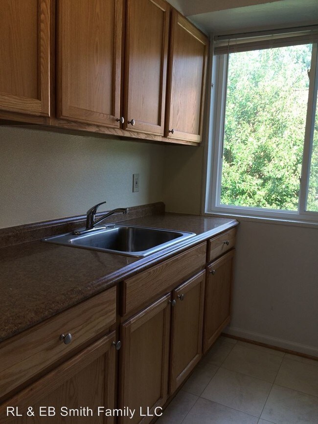 Building Photo - 205 Dawson Ave