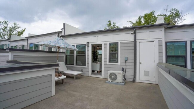 Building Photo - 2155 Burnside Dr NW