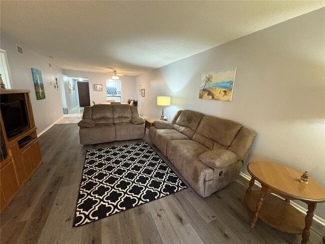 Building Photo - 3064 Lake Bayshore Dr