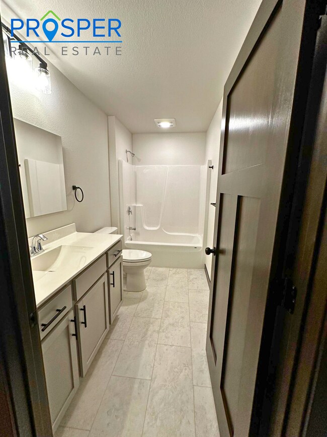 Building Photo - CA785X