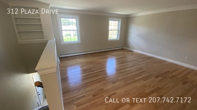 Building Photo - 312 Plaza Dr
