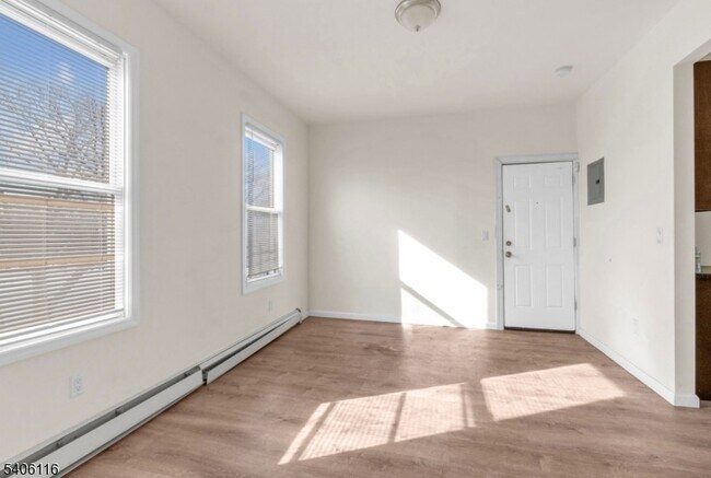 Building Photo - 3 May St