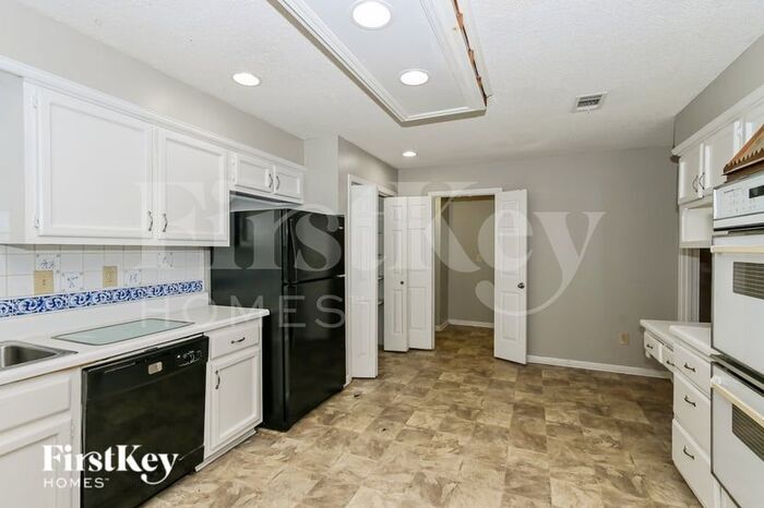Building Photo - 1053 Boones Hollow Dr