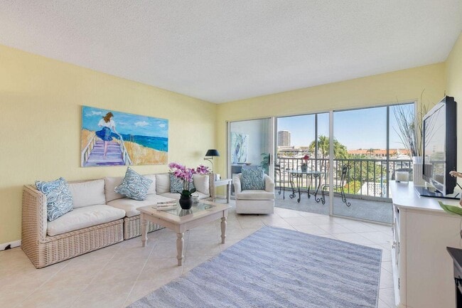 Building Photo - 907 Marina Dr