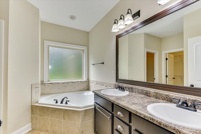 Building Photo - 4215 Windslow Dr