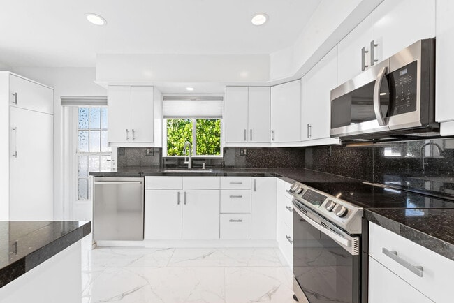 Building Photo - 2612 Marion Dr