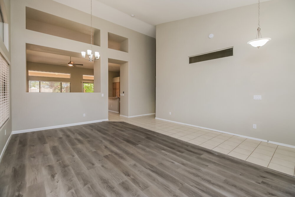Building Photo - 1542 E Sunrise Way