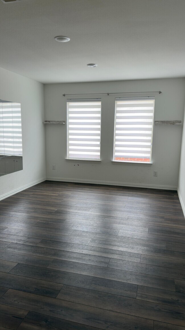 Building Photo - 1816 Da Vinci Dr