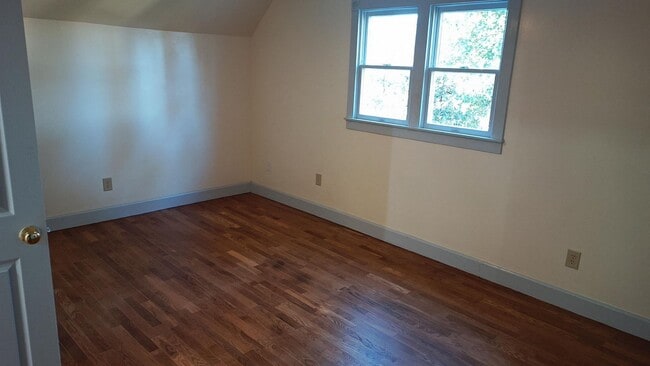 Building Photo - 6+ Bdrm Home Built 1895.  Close In.  With Pastures.