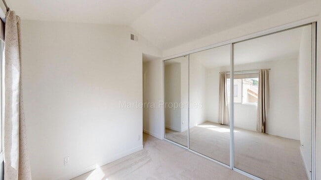 Building Photo - Beautiful 3 Bedroom Home in Eastside Costa Mesa