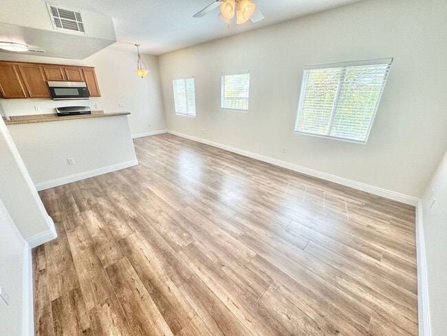 Building Photo - Fully upgraded condo with new flooring, paint, and appliances in Southwest Las Vegas