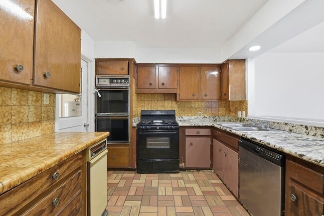 Building Photo - 7138 Mobud Dr