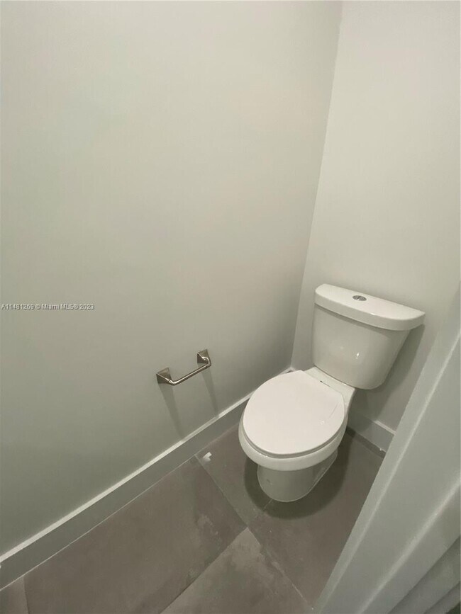 Building Photo - 5609-5611 Polk St