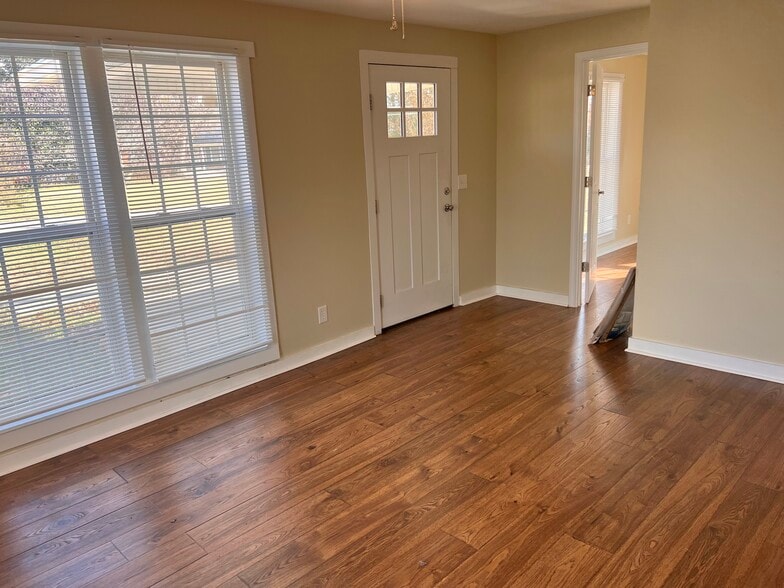 Building Photo - 1936 N Dixie Ave