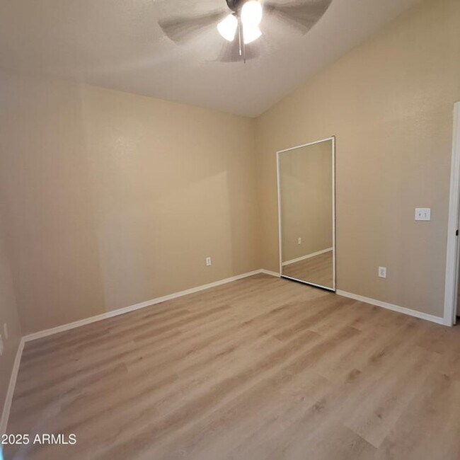 Building Photo - Charming 1 Bed 1 Bath Lower Level condo ++...