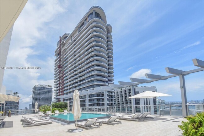 Building Photo - 1100 S Miami Ave