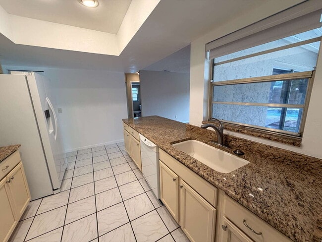 Building Photo - PRIVATE POOL HOME | 3 BED / 2 BATH | FENCED YARD | GARAGE | PET FRIENDLY