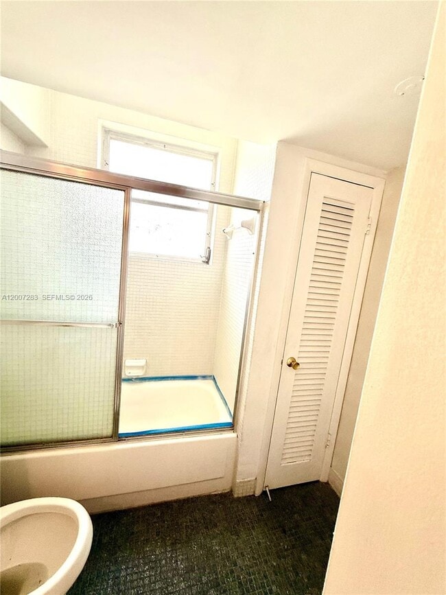 Building Photo - 1591 NE Miami Gardens Dr