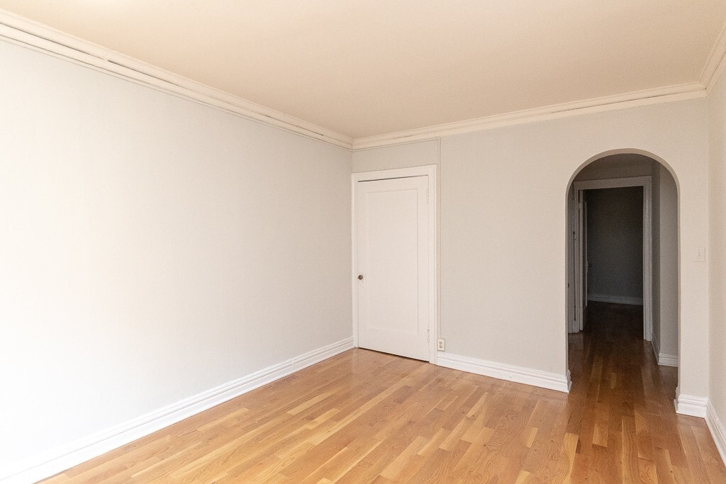 Building Photo - 430 W Roscoe St