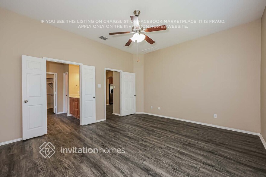 Building Photo - 15713 Landing Creek Ln
