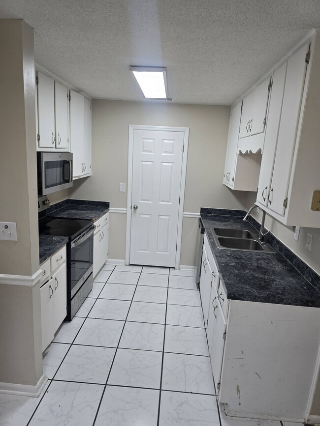 Building Photo - 763 Dunlevie Rd