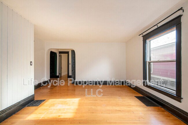 Building Photo - 354 Richard Terrace SE