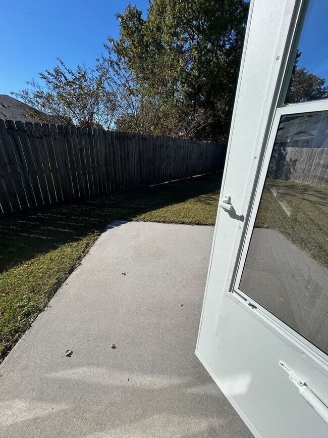 Building Photo - Charming 3BR /2BA  Home with many upgrades in North Charleston