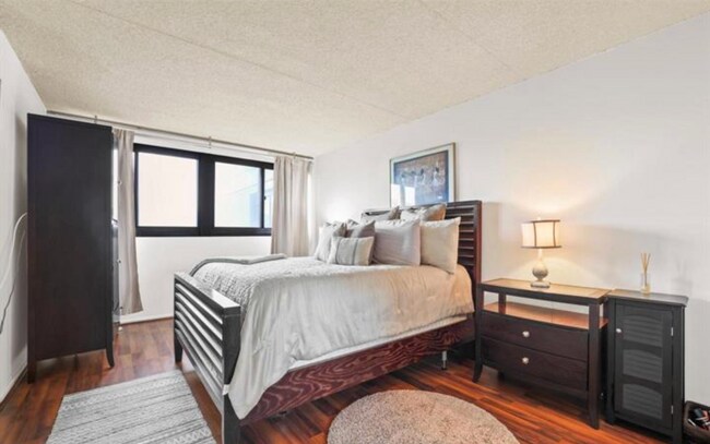Building Photo - Bright And Spacious 2 Bed 2 Bath Condi With Balcony In Vibrant Highpointe