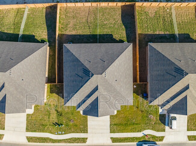 Building Photo - 107 Lost Trl