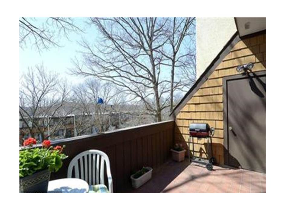 Building Photo - 2226 S Quincy St