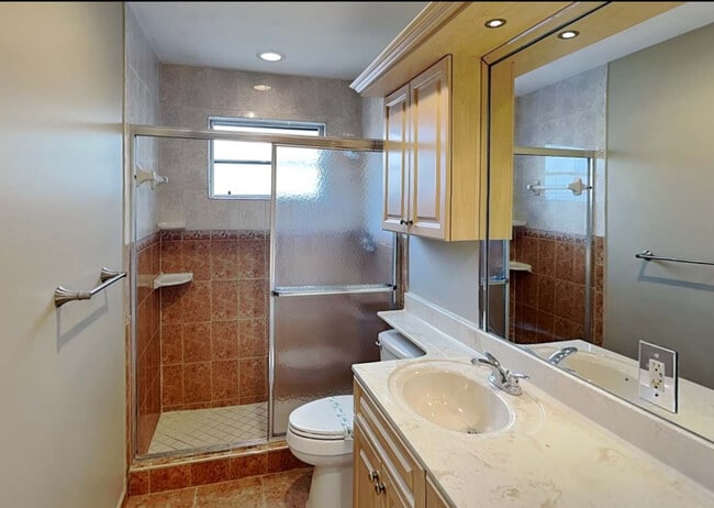 Building Photo - 5537 Primrose Ln