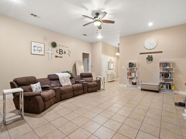 Building Photo - 315 Veterans Ln