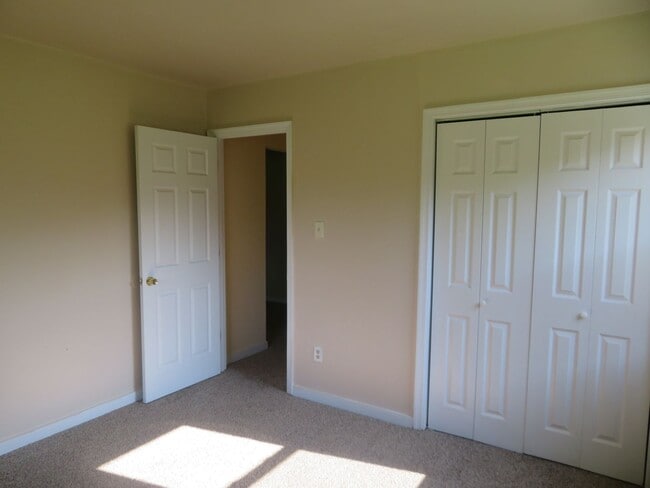 Building Photo - Colonial Heights Virginia
