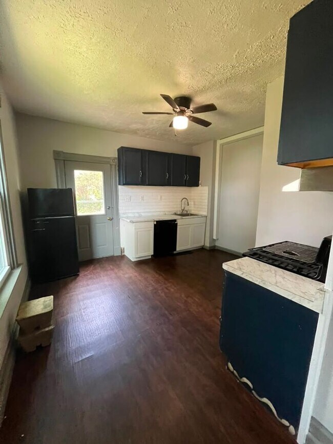 Building Photo - 3926 Decoursey Ave