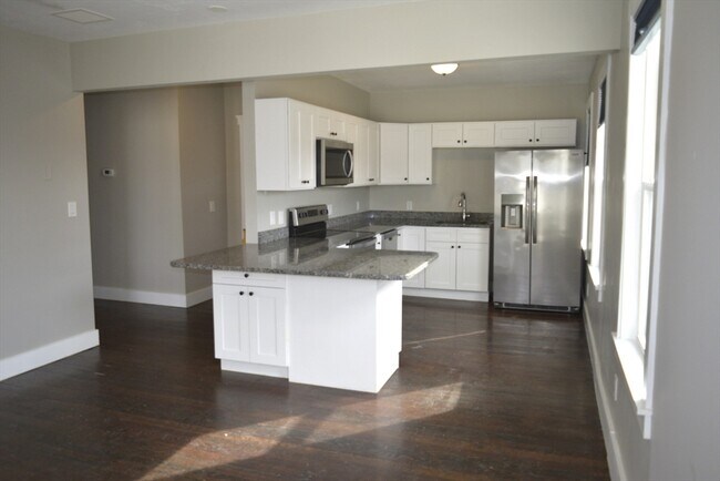 Building Photo - 296 Main St