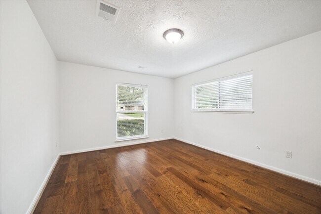 Building Photo - 10211 Olympia Dr