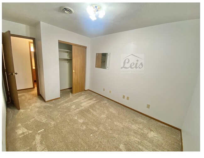 Building Photo - 534 Stonecastle Ct