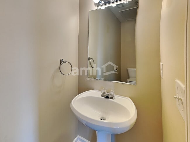 Building Photo - 2853 Park Knoll Dr