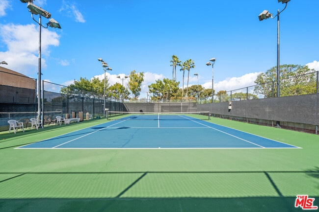 Building Photo - 4316 Marina City Dr