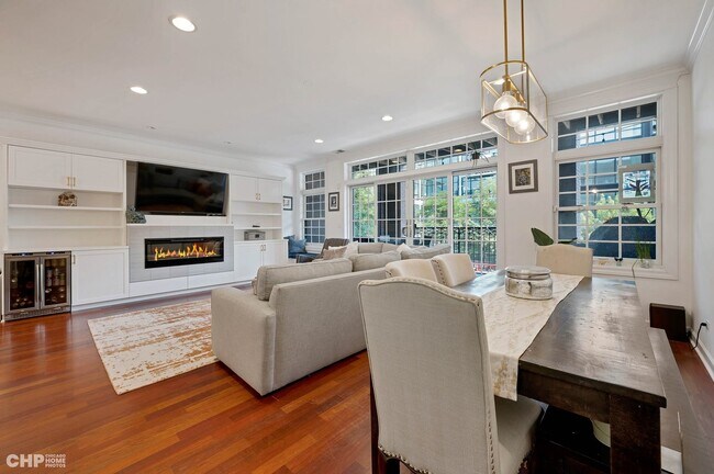 Building Photo - 1035 W Madison St