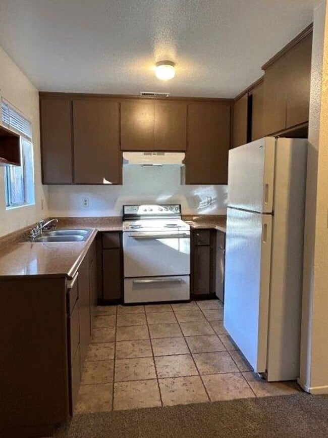 Building Photo - MOVE IN SPECIAL!!! $250 OFF FIRST MONTH'S ...