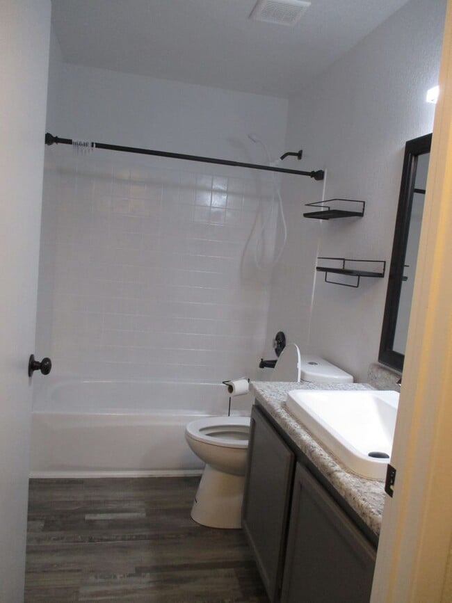 Building Photo - Updated Rock Springs II Condo!