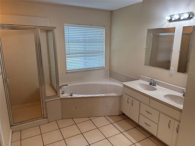 Building Photo - 2 Windward Terrace