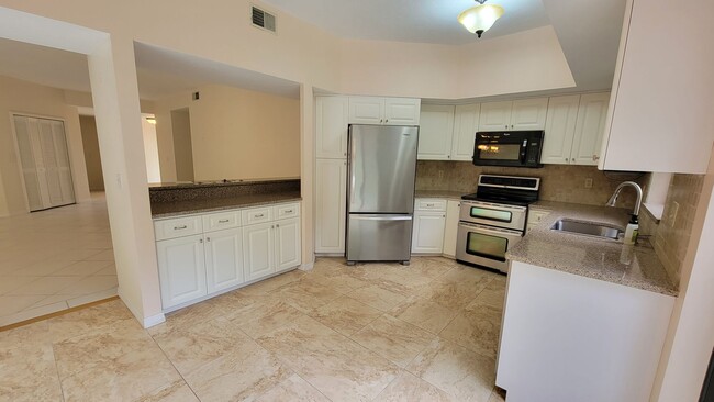 Building Photo - Desirable 2 bed/ 2 bath/1 car Condo in The...