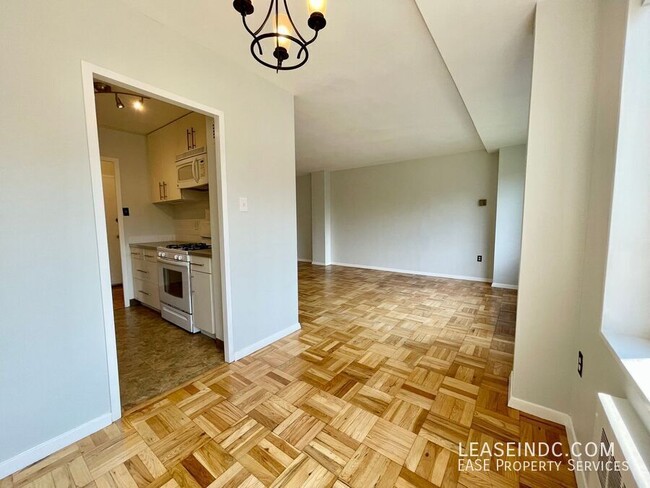 Building Photo - 4000 Tunlaw Rd NW