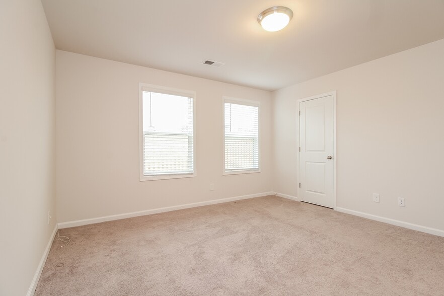 Building Photo - 10 Oak Rose Dr