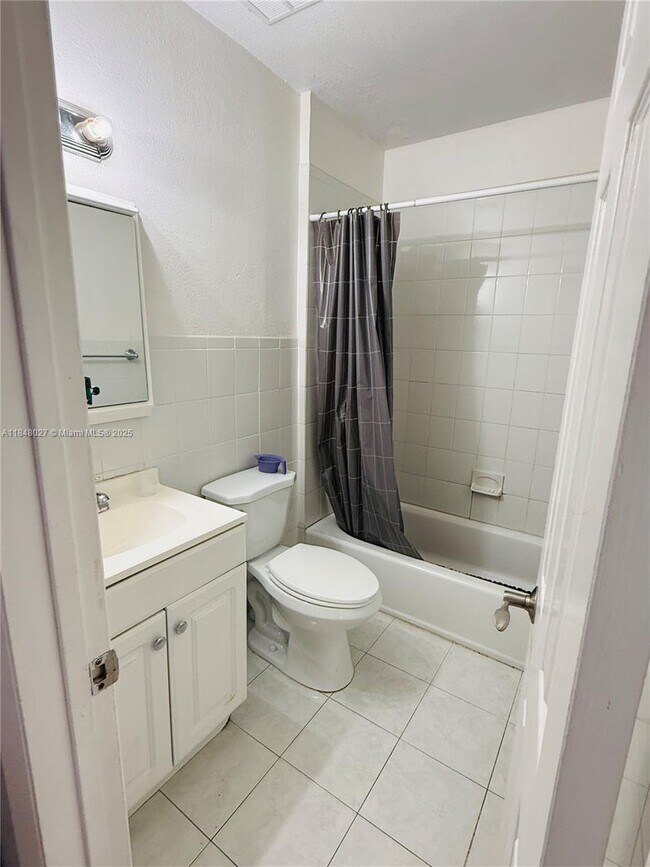 Building Photo - 9530 SW 148th Pl