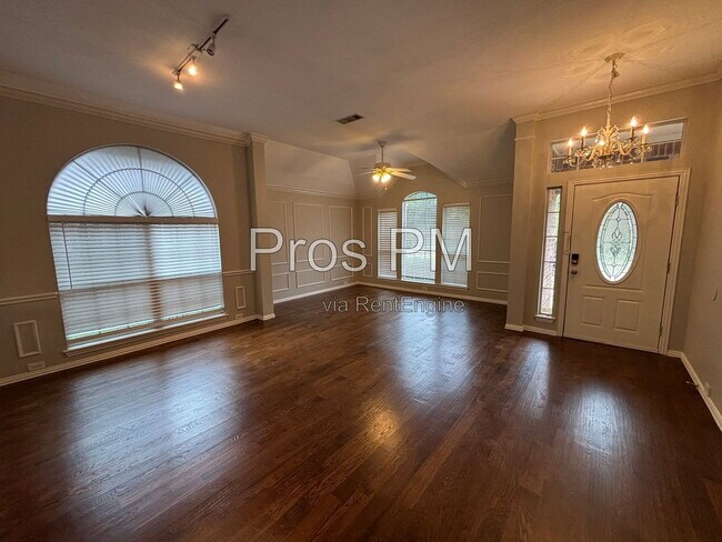 Building Photo - 2921 Meadow Glen Dr